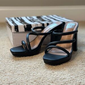 NIB DV Dolce Vita Pyro Heel in Black